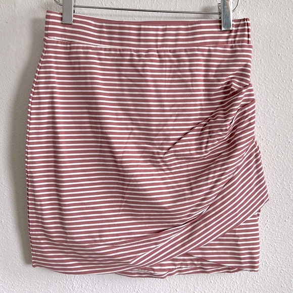 Lovers and Friends Voyage skirt - Picture 3 of 5